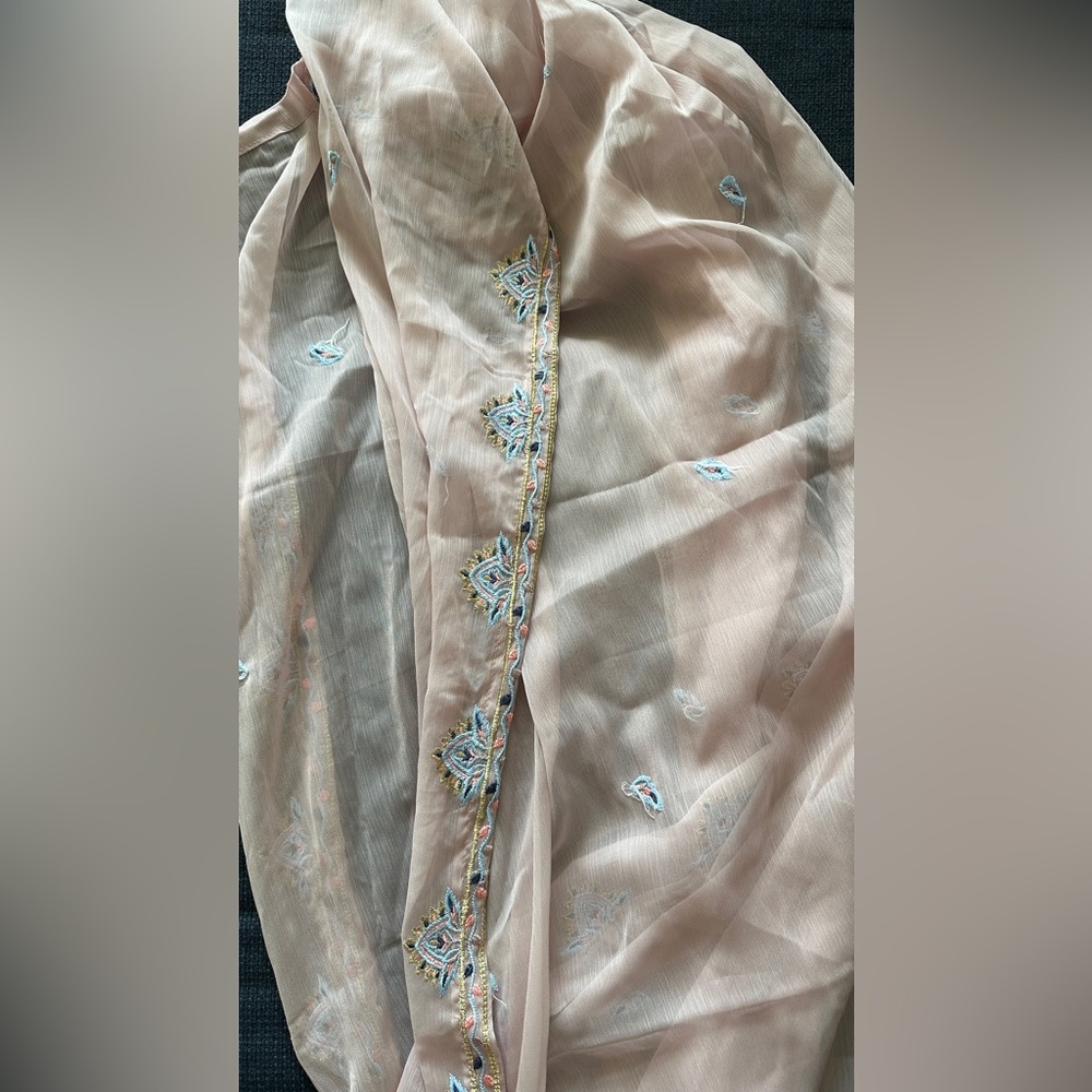 Elegant Pink Embroidered kurta suits, Pakistani/Indian wear - Picture 8 of 12